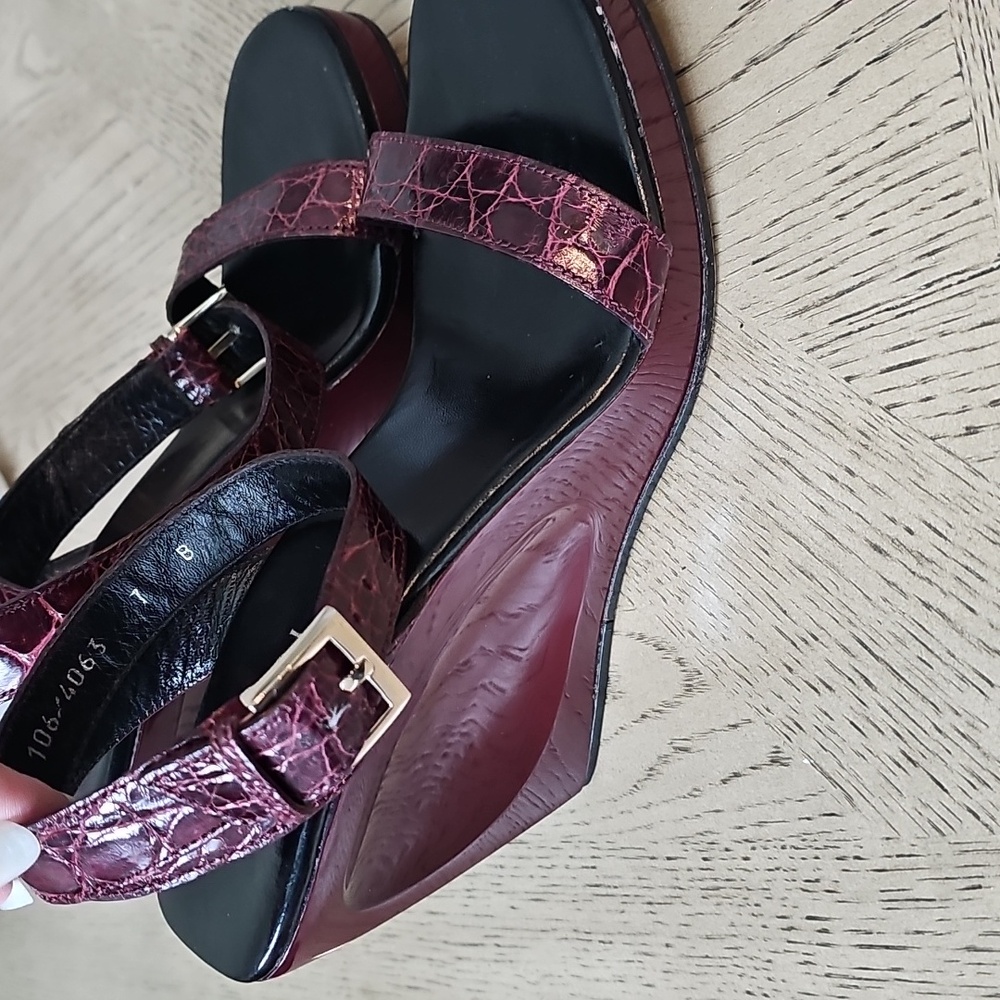 Gucci Women's Burgundy Sandals Size 7 - Picture 2 of 11